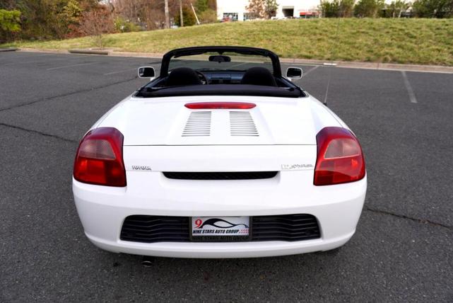 Photo of 2002 White Toyota MR2