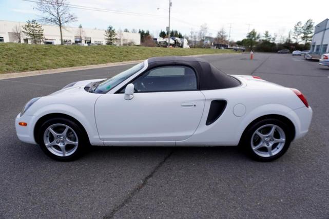 Photo of 2002 White Toyota MR2