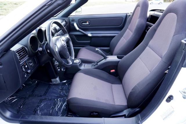 Photo of 2002 White Toyota MR2