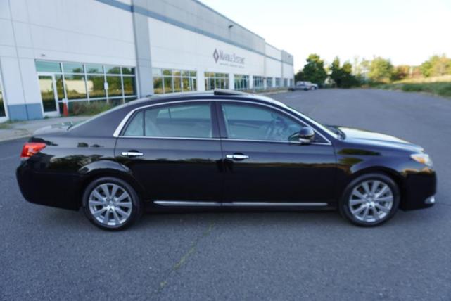Photo of 2011 Black Toyota Avalon