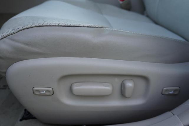 Photo of 2011 Black Toyota Avalon