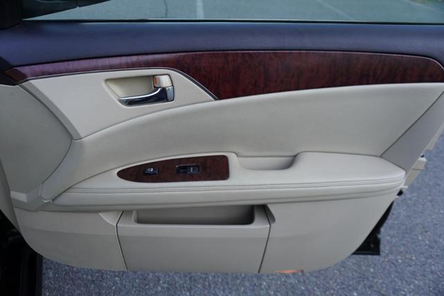 Photo of 2011 Black Toyota Avalon