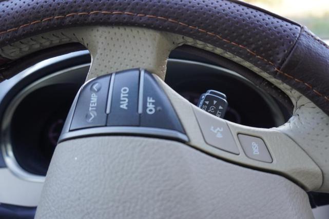Photo of 2011 Black Toyota Avalon