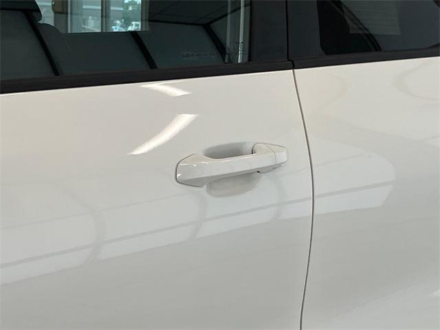 Photo of 2023 Snow White Pearl Kia Seltos