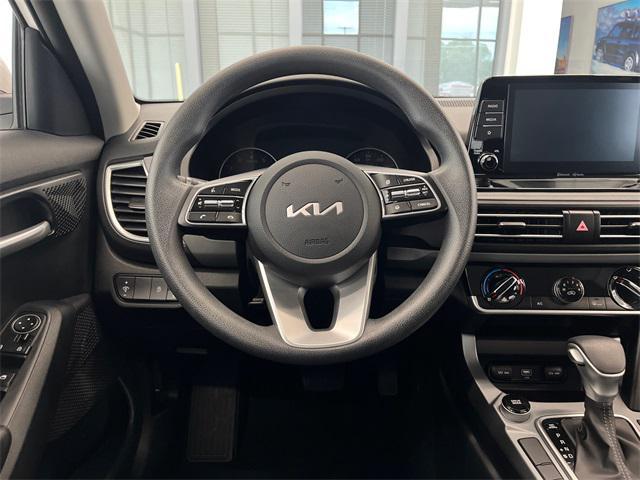 Photo of 2023 Snow White Pearl Kia Seltos