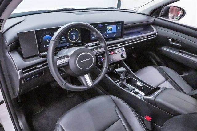 Photo of 2025 White Hyundai TUCSON
