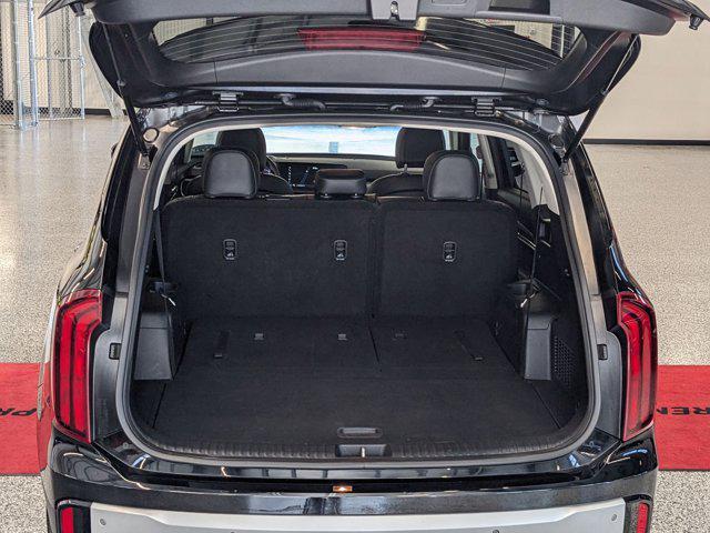 Photo of 2024 Ebony Black Kia Telluride