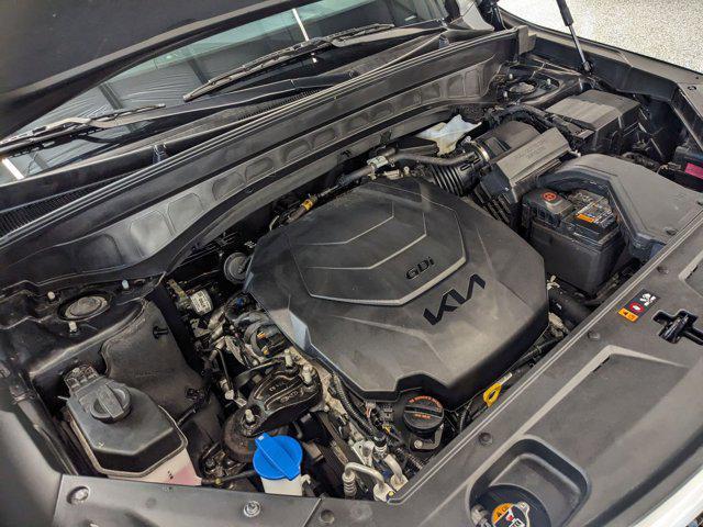 Photo of 2024 Ebony Black Kia Telluride