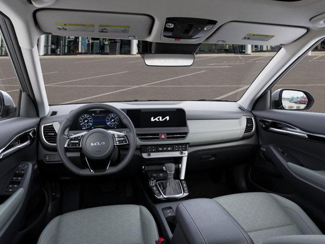 Photo of 2025 Snow White Pearl Kia Seltos