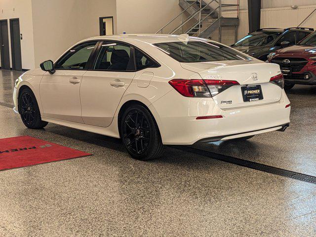 Photo of 2022 White Honda Civic