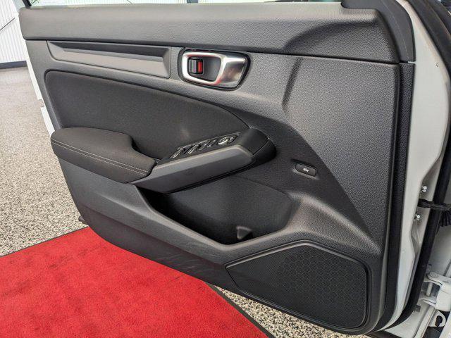 Photo of 2022 White Honda Civic