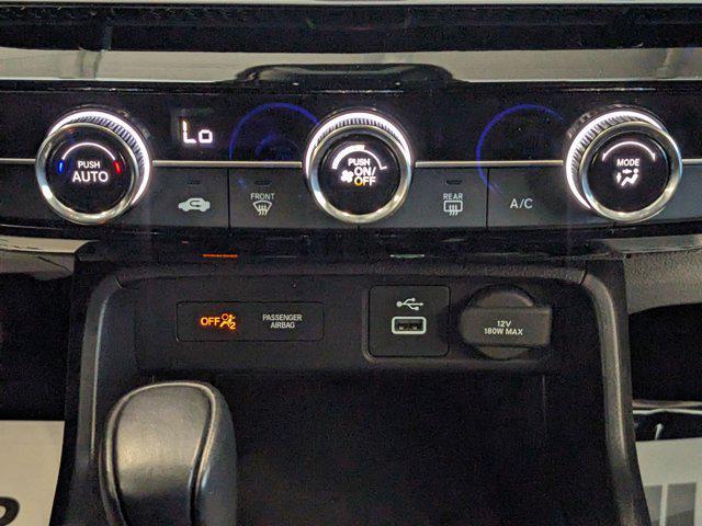 Photo of 2022 White Honda Civic