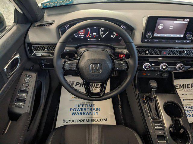 Photo of 2022 White Honda Civic