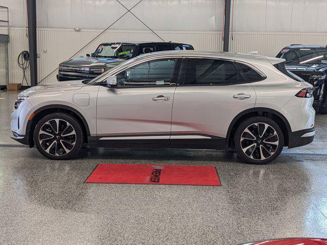 Photo of 2025 De Sat Silver Metallic VinFast VF 8