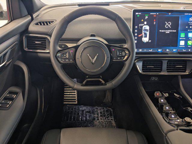 Photo of 2025 De Sat Silver Metallic VinFast VF 8