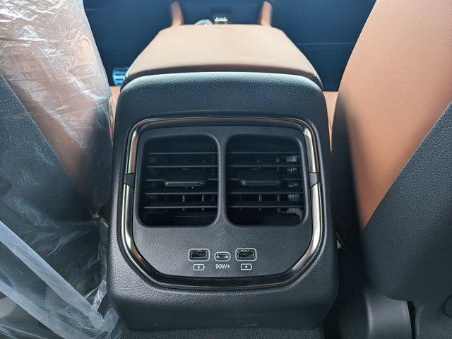 Photo of 2025 Deep Ocean Metallic VinFast VF 8