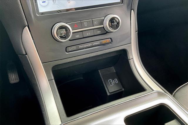 Photo of 2022 Agate Black Metallic Ford Edge