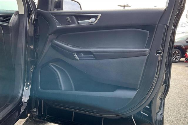 Photo of 2022 Agate Black Metallic Ford Edge