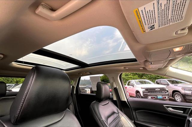 Photo of 2022 Agate Black Metallic Ford Edge