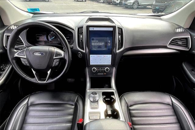 Photo of 2022 Agate Black Metallic Ford Edge