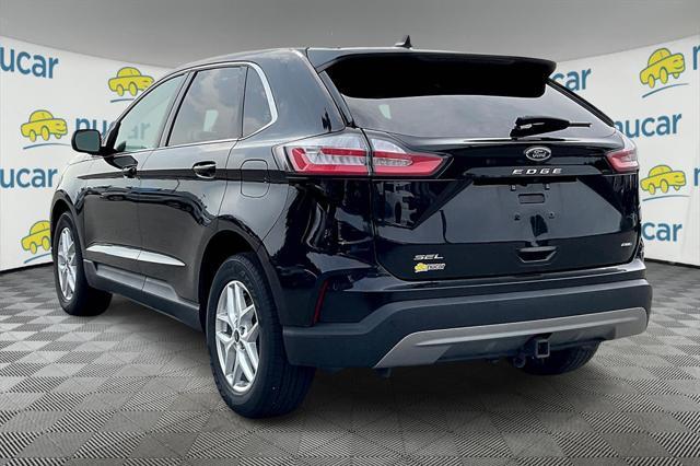 Photo of 2022 Agate Black Metallic Ford Edge