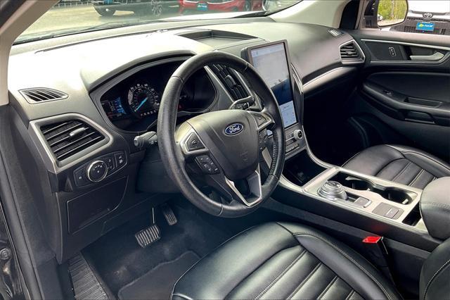 Photo of 2022 Agate Black Metallic Ford Edge