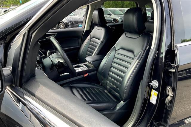 Photo of 2022 Agate Black Metallic Ford Edge