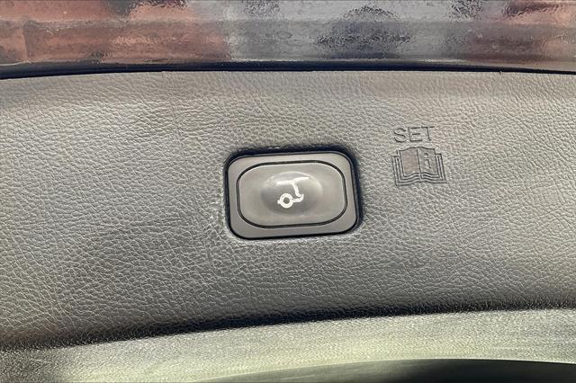 Photo of 2022 Agate Black Metallic Ford Edge