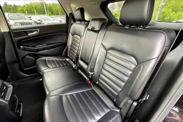 Photo of 2022 Agate Black Metallic Ford Edge