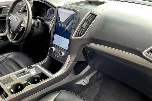 Photo of 2022 Agate Black Metallic Ford Edge