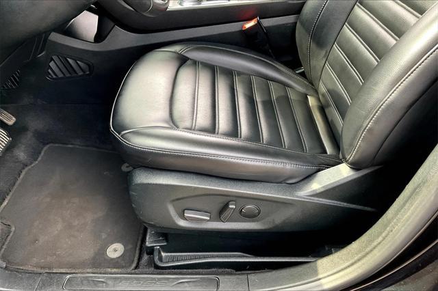 Photo of 2022 Agate Black Metallic Ford Edge