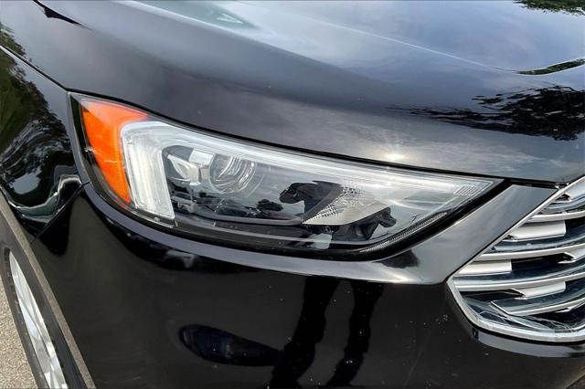 Photo of 2022 Agate Black Metallic Ford Edge