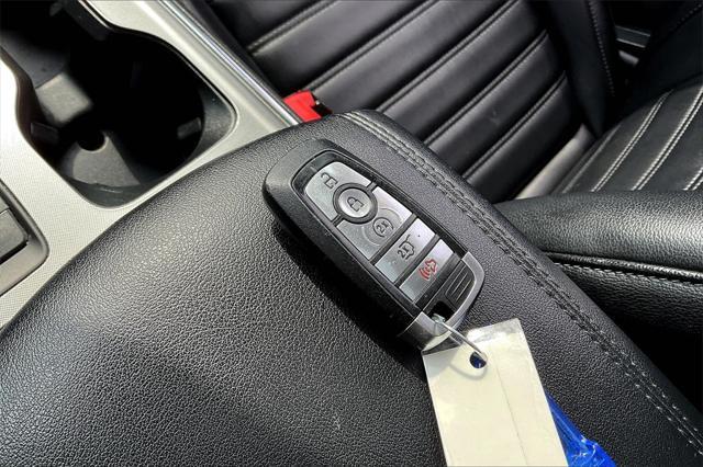Photo of 2022 Agate Black Metallic Ford Edge