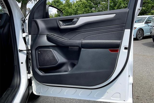 Photo of 2022 White Ford Escape