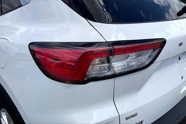 Photo of 2022 White Ford Escape