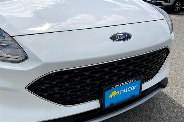 Photo of 2022 White Ford Escape