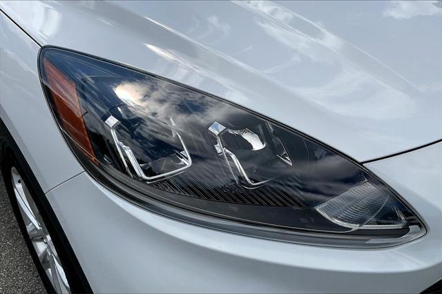 Photo of 2022 White Ford Escape