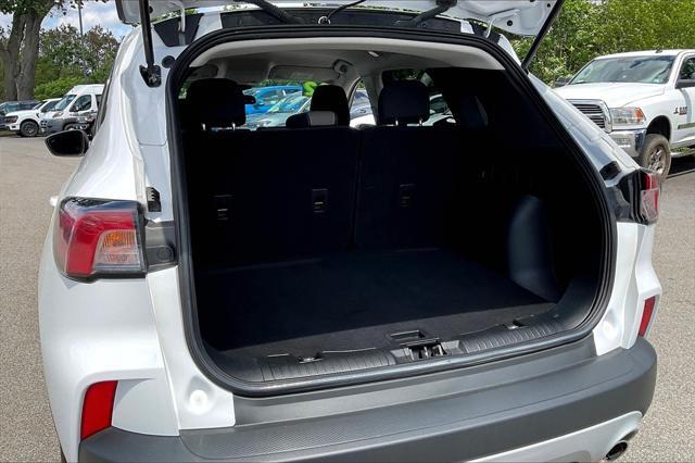 Photo of 2022 White Ford Escape