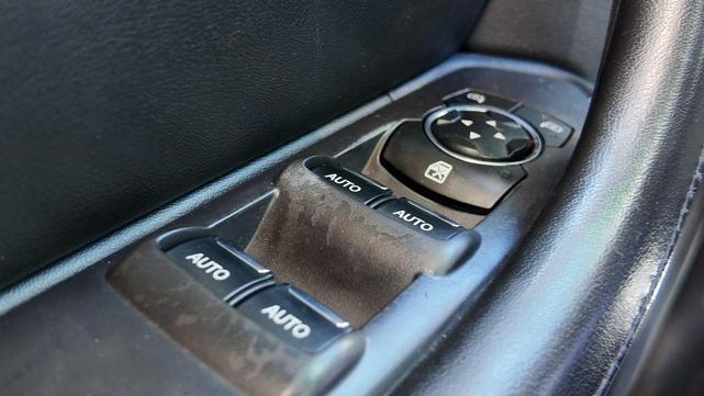 Photo of 2013 Black Lincoln MKS