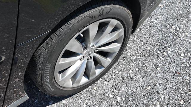 Photo of 2013 Black Lincoln MKS