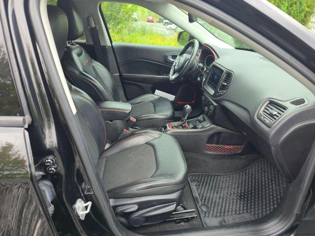Photo of 2018 Granite Crystal Metallic Clearcoat Jeep Compass
