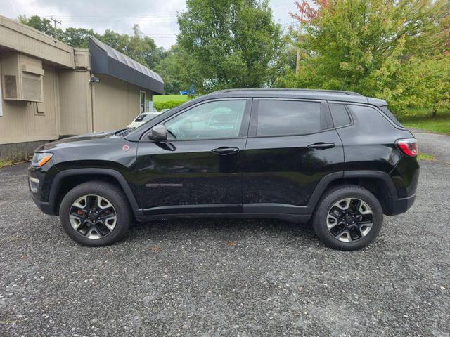 Photo of 2018 Granite Crystal Metallic Clearcoat Jeep Compass