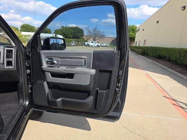 Photo of 2016 Brilliant Black Crystal Pearlcoat RAM 1500