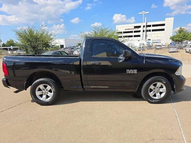 Photo of 2016 Brilliant Black Crystal Pearlcoat RAM 1500
