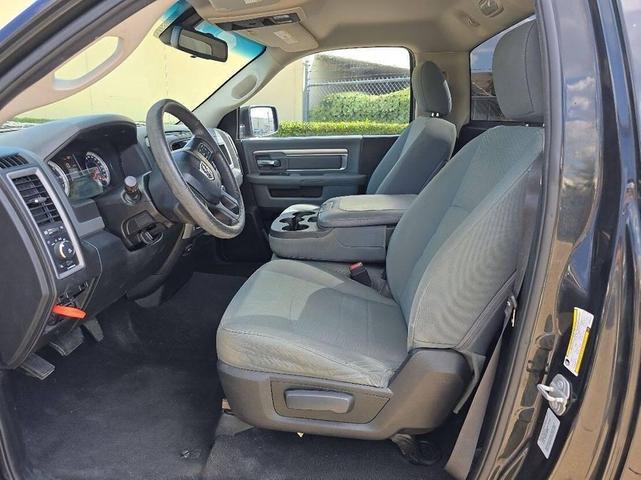 Photo of 2016 Brilliant Black Crystal Pearlcoat RAM 1500