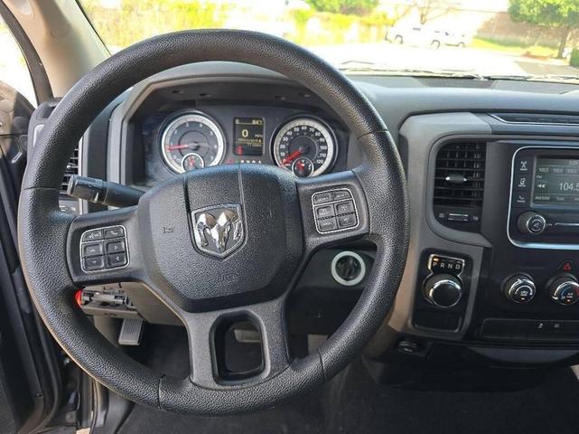 Photo of 2016 Brilliant Black Crystal Pearlcoat RAM 1500