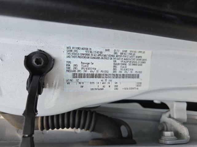 Photo of 2017 Oxford White Ford Focus
