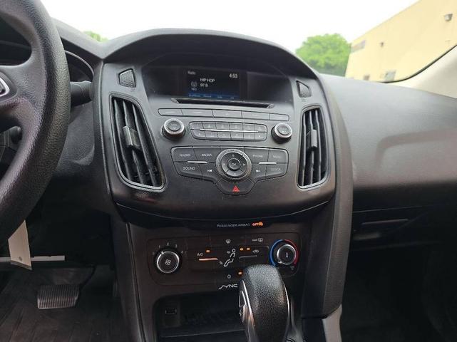 Photo of 2017 Oxford White Ford Focus