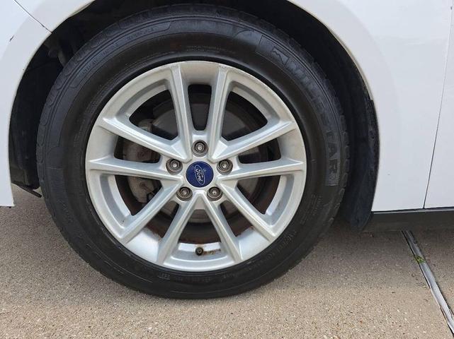 Photo of 2017 Oxford White Ford Focus