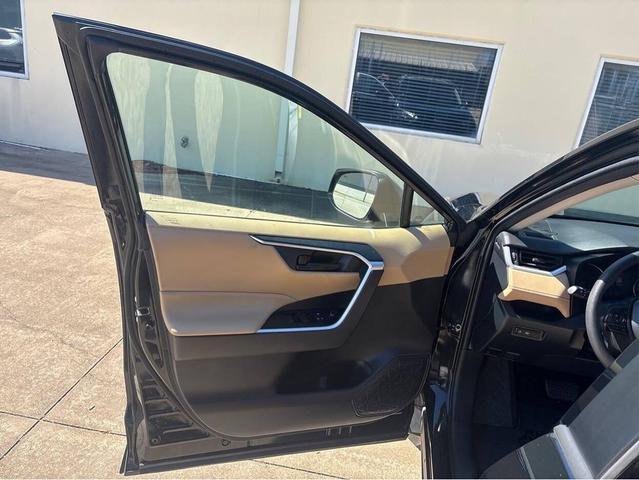 Photo of 2020 Midnight Black Metallic Toyota RAV4